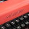 Máquina de escribir vintage de Olivetti Valentine para Ettore Sottsass, Italia, años 70, Imagen 3