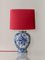 Grande Lampe de Bureau Regina Delft Bleue avec Abat-Jour en Velours Rouge 1