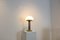 Lampada da tavolo in ottone e vetro opalino, Immagine 4