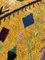 Marokkanischer Berber Teppich mit gelber Basis und bunten geometrischen Motiven 4