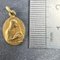 Französischer 18 Karat Gelbgold Anhänger mit Madonna & Kind Charm von Vern, 1890er 10
