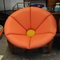 Silla Mid-Century grande de fibra de vidrio con flores / margaritas en rosa y amarillo con trípode de madera, años 60, Imagen 4