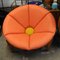 Silla Mid-Century grande de fibra de vidrio con flores / margaritas en rosa y amarillo con trípode de madera, años 60, Imagen 3