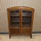 Kleine Art Deco Vitrine mit Eichentüren und Bleiglasfenstern 3