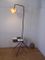 Lámpara de pie vintage con mesa y revistero, Imagen 4