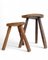 Französische rustikale Wabisabi Tripod Holzhocker, 2er Set 11