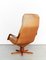 Sillón giratorio de teca y cuero de Berg, años 70, Imagen 10