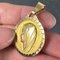 Große französische 18 Karat Gelbgold Medaille mit Jungfrau Maria Charm, 1960er 7