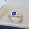 Art Deco Ring aus synthetischem Saphir und Diamant mit drei Steinen 10