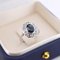Art Deco Marguerite Ring aus Gold, Saphir und Diamant 3