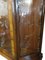 Elegante Louis Philippe Vitrine aus Nussholz mit Blumenglas, Italien, 19. Jh. 12