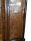 Elegante Louis Philippe Vitrine aus Nussholz mit Blumenglas, Italien, 19. Jh. 11