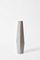 Vaso piccolo Marchige in cemento bianco di Stefano Pugliese per Crea Concrete Design, Immagine 2