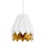 Polarweiße Origami Lampe mit warmem Goldstreifen von Orikomi 1