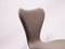 Modell 3107 Seven Stuhl aus hellgrauem Leder von Arne Jacobsen für Fritz Hansen, 1980er 4
