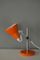 Lámpara de escritorio pequeña en naranja de metal cromado, años 50, Imagen 4