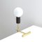 Lampada da scrivania On The Edge moderna regolabile in ottone di Balance Lamp, Immagine 2