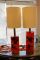 Lampade da tavolo in resina rossa ed ottone, anni '70, set di 2, Immagine 1