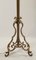 Lámpara de pie vintage de hierro forjado con detalles dorados, Imagen 4