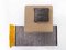 Tappeto fatto a mano in poliestere e cotone grigio e color oro di Iota Hand Stitched, Immagine 3