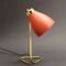 Französische Mid-Century Tischlampe aus Messing mit rotem Schirm, 1950er 3