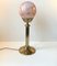 Lámpara de mesa escandinava vintage de vidrio rosa y latón acanalado, años 70, Imagen 1