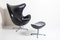 Egg chair con poggiapiedi di Arne Jacobsen per Fritz Hansen, anni '50, Immagine 2