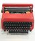 Máquina de escribir portátil Valentine vintage en rojo de Ettore Sottsass para Olivetti, Imagen 1