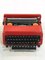 Máquina de escribir portátil Valentine vintage en rojo de Ettore Sottsass para Olivetti, Imagen 3