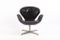 Sedia Swan in pelle nera di Arne Jacobsen per Fritz Hansen, anni '60, Immagine 1