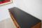 Mid-Century Sideboard aus Teak mit schwarz gefärbter Deckplatte 10