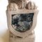 Estatua de jardín de león sosteniendo un escudo vintage de arenisca, Imagen 2