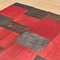 Alfombra Kilim turca en rojo y negro, años 90, Imagen 10