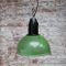 Lámpara de techo industrial esmaltada en verde con superficie de baquelita, años 50, Imagen 4