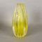 Jarrón de cristal de Murano estriado amarillo, Imagen 2