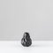 Kleine schwarze Eda Vase von Lisa Hilland für Mylhta 3