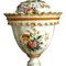 Weiße Vintage Keramikvase mit Deckel & Blumendekoration von Bassano 4