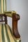 Antiker Armlehnstuhl aus geschnitztem Nussholz 8