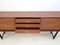 Modernes Mid-Century Sideboard aus Teak mit dreieckigen Füßen 3