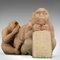 Escultura inglesa de piedra con macacos sentados de Dominic Hurley, años 80, Imagen 7