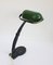 Lámpara de mesa industrial esmaltada en verde, años 30, Imagen 3