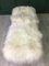 Panca Fluffy in pelle di pecora bianca di Area Design Ltd, Immagine 4