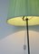 Mid-Century Stehlampe mit plissiertem Lampenschirm & Ständer, 1950er 3