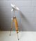 Lámpara de pie trípode alemana industrial vintage ajustable, años 60, Imagen 5