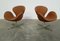 Cognacfarbene Anilinleder Swan Chairs von Arne Jacobsen für Fritz Hansen, 1966, 2er Set 5