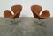 Sillas Swan de cuero anilino coñac de Arne Jacobsen para Fritz Hansen, 1966. Juego de 2, Imagen 5