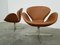 Cognacfarbene Anilinleder Swan Chairs von Arne Jacobsen für Fritz Hansen, 1966, 2er Set 2