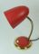 Lámpara de escritorio Mid-Century de metal y latón en rojo, años 50, Imagen 5