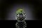 Scultura a sfera con geco verde di VGnewtrend, Immagine 1