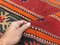 Türkischer Vintage Kelim Teppich mit schäbiger Wolle 125x88cm 9